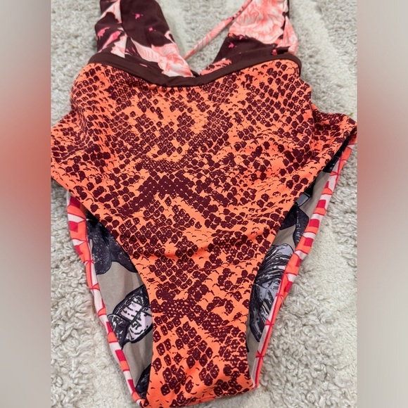 Maaji reversible one piece swimsuit coral floral beige patchwork print plunge - Picture 7 of 13